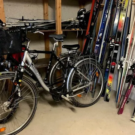Apartment Supergemuetlich - Mitten In Der - Netflix - Mountainbike *